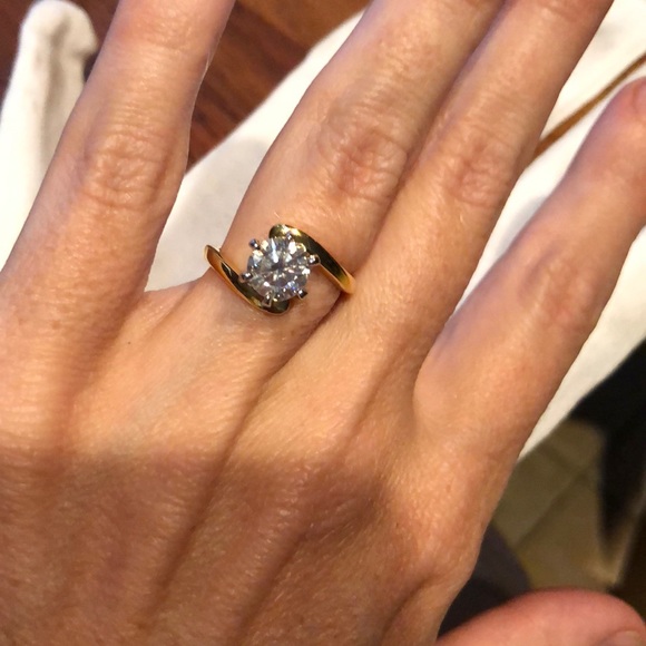 1.5ct D VVS1 Moissanite Ring - 14k gold plated over solid sterling silver - Picture 6 of 8